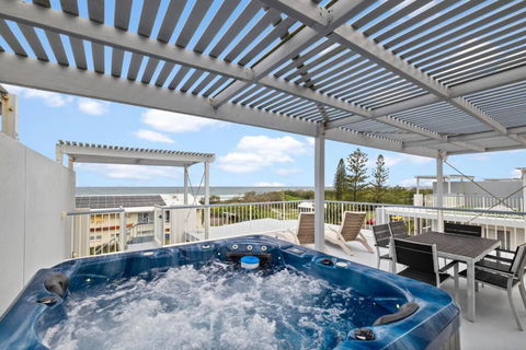 Salty Breeze - Rooftop Terrace & Jacuzzi - Accommodation Daintree 0