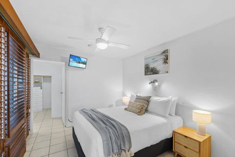 Salty Breeze - Rooftop Terrace & Jacuzzi - Accommodation Daintree 2