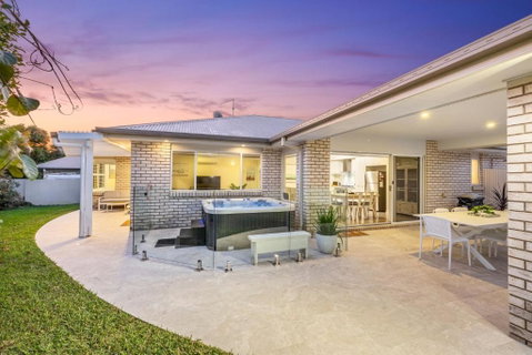 Salty Pause At Bondi House - With Spa And Pet Friendly! - Accommodation Daintree 2