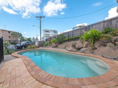 Sandalwood Unit 1 66 Lower Gay Tce - Accommodation Daintree 3