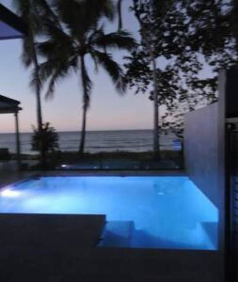 Sandcastle Retreat - Absolute Cairns Beachfront - Accommodation Daintree 1