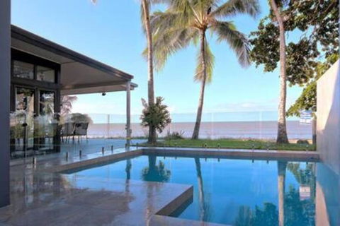 Sandcastle Retreat - Absolute Cairns Beachfront - Accommodation Daintree 0