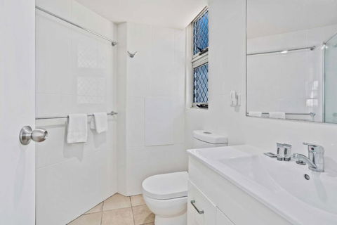 Sandown - Hosted By Burleigh Letting - Accommodation Daintree 2