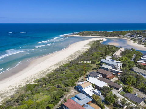 Sandpiper Beachfront House - Hastings Point - Accommodation Daintree 2