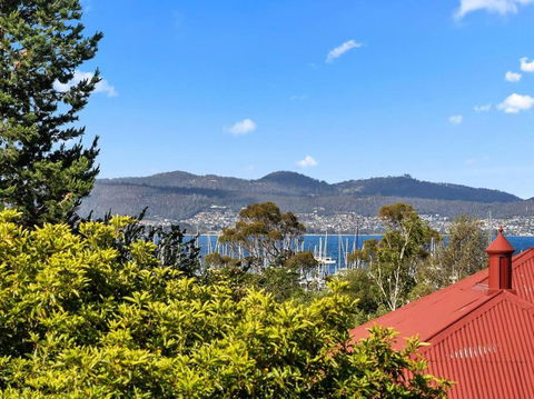 Sandy Bay Apartment With Hobart River View, Near UTAS - Stroll To Cafes And Shops - Accommodation Daintree 1