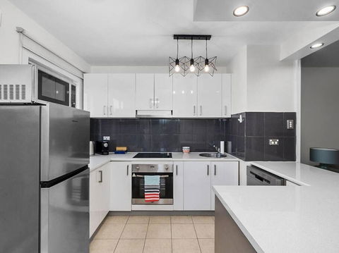 Sandy Bay Apartment With Hobart River View, Near UTAS - Stroll To Cafes And Shops - Accommodation Daintree 3