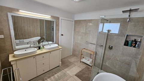 Spacious Holiday Home - Waikerie - Accommodation Daintree 3