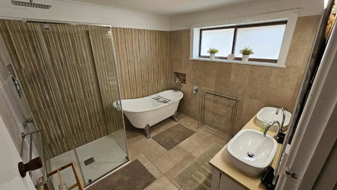 Spacious Holiday Home - Waikerie - Accommodation Daintree 2