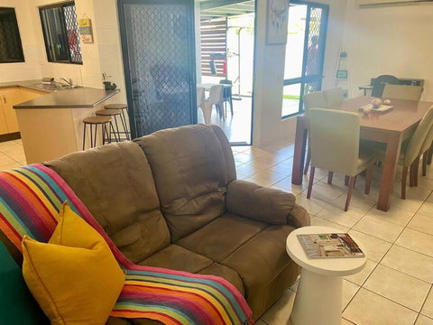 Spacious Retreat On Brenton In Tropical North Queensland - Accommodation Daintree 3