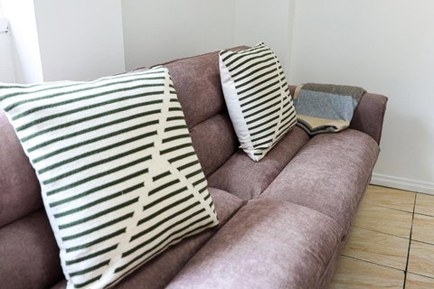 StayAU Cozy 1BR Living Space Near Chadstone - Accommodation Daintree 3