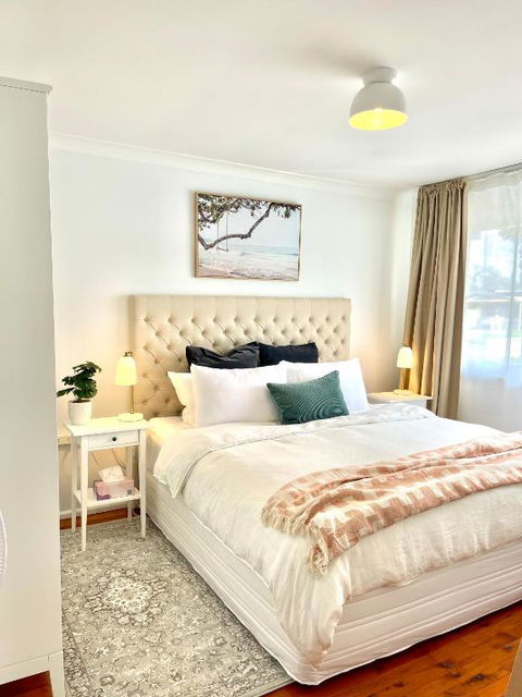 Sunshine Retreat Modern 3BR Haven - Accommodation Daintree 0