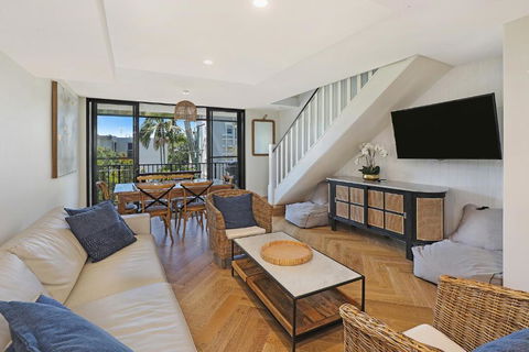 TARA7- On Trend At Taranaki - Accommodation Daintree 0