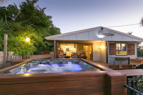 Beachside Cottages - Accommodation Daintree 0