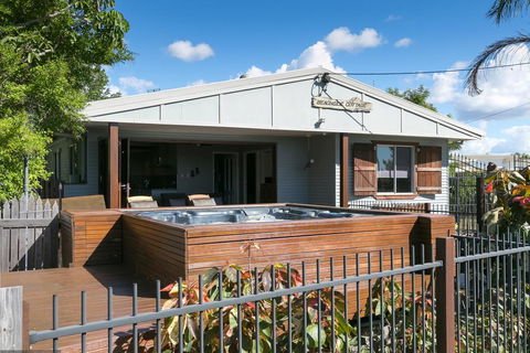 Beachside Cottages - Accommodation Daintree 1