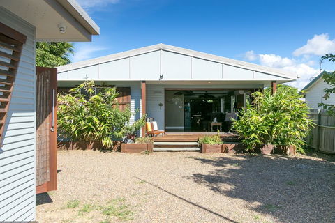 Beachside Cottages - Accommodation Daintree 2