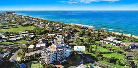 Beachside Resort Kawana Waters - Accommodation Daintree 4