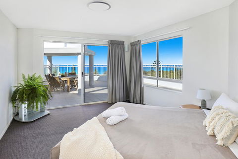 Beachside Resort Kawana Waters - Accommodation Daintree 1