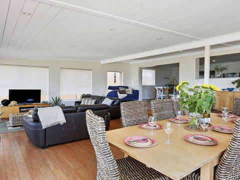Beachview - Walking Track Straight Down To The Beach - Accommodation Daintree 2