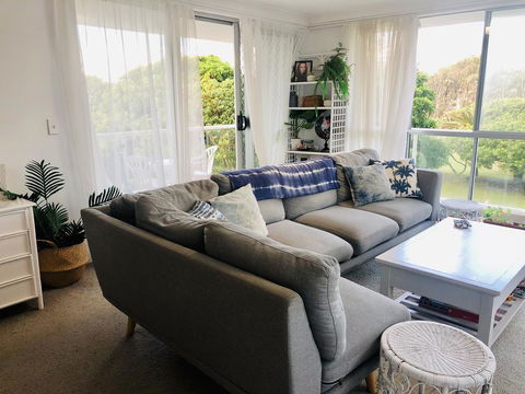 Beachy, Bright, And The Best Location On The GC! - Accommodation Daintree 3