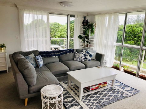 Beachy, Bright, And The Best Location On The GC! - Accommodation Daintree 2