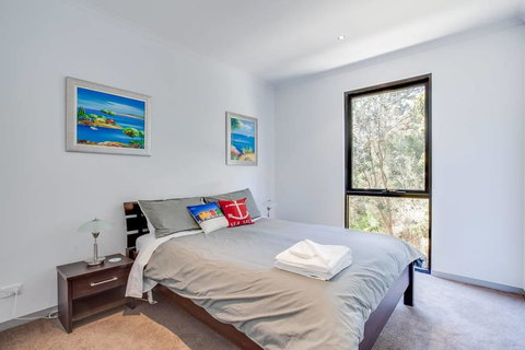 Beautiful Beachfront Apartment At Capel Sound - Accommodation Daintree 3