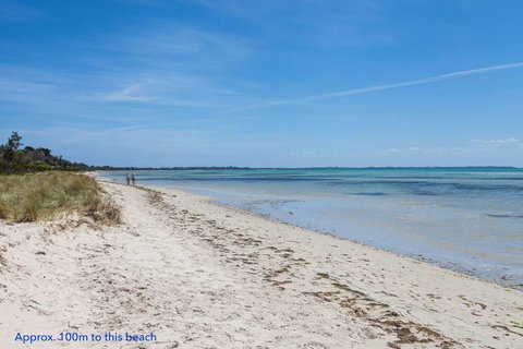 Beautiful Beachfront Apartment At Capel Sound - Accommodation Daintree 0