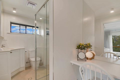 BEAUTIFULLY RENOVATED OCEANSIDE APARTMENT - Accommodation Daintree 3