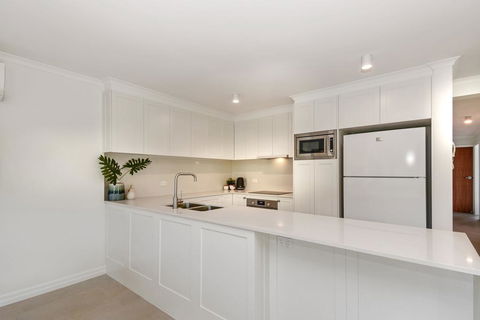 BEAUTIFULLY RENOVATED OCEANSIDE APARTMENT - Accommodation Daintree 2