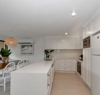 BEAUTIFULLY RENOVATED OCEANSIDE APARTMENT - Accommodation Daintree
