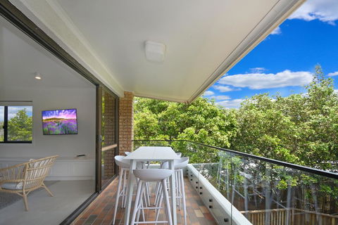 BEAUTIFULLY RENOVATED OCEANSIDE APARTMENT - Accommodation Daintree 1