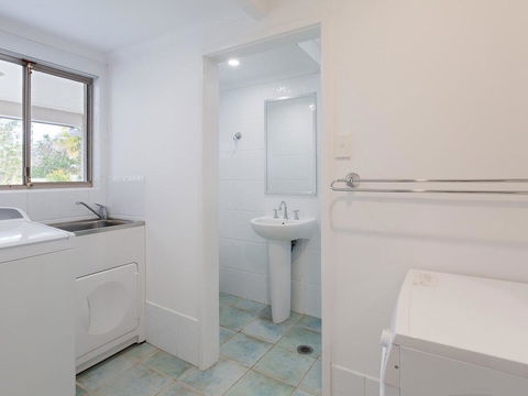 Beauty And The Beach', 88 Foreshore Drive - Large Home With WIFI & Water Views - Accommodation Daintree 2