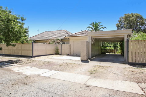 Benson House & Benson Lodge - Accommodation Daintree 2