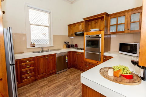 Best Central House - SLEEPS 11 !! - Accommodation Daintree 2