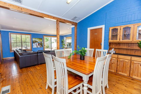 Best Central House - SLEEPS 11 !! - Accommodation Daintree 0