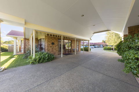 Best Western Ambassador Motor Inn & Apartments - Accommodation Daintree 2