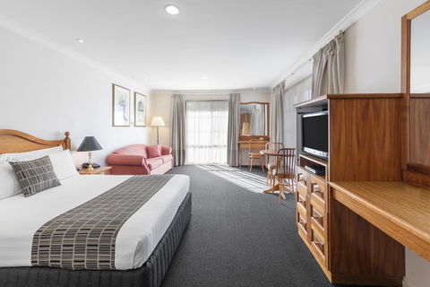 Best Western Ambassador Motor Inn & Apartments - Accommodation Daintree 0