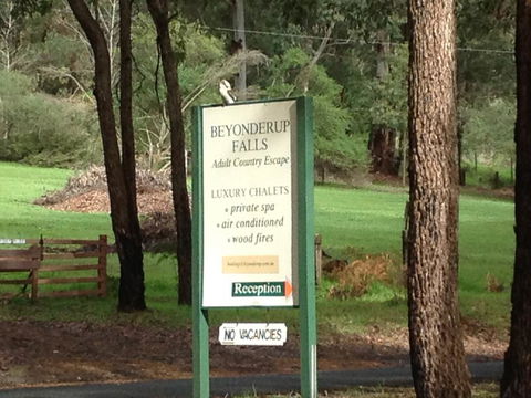 Beyonderup Falls Adult Retreat - Accommodation Daintree 1
