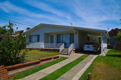 Billy's On Main, 44 Main Street - Accommodation Daintree 0