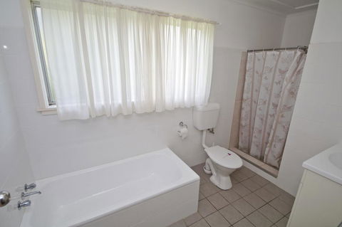 Billy's On Main, 44 Main Street - Accommodation Daintree 1