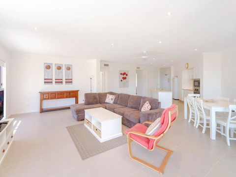 Bimbadeen Unit 3 - Across From The Beach - Lift In Complex - Accommodation Daintree 1