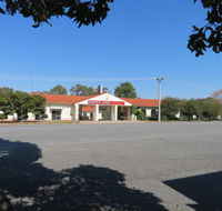 Bishops Lodge Narrandera - Accommodation Daintree