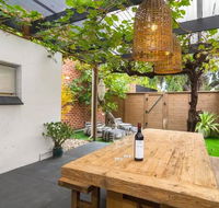 Blackbird at Arlo's - The heart of Glenelg - Wifi - Accommodation Daintree