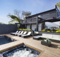 Blairgowrie Oasis Luxury retreat with spapool fireplace golf putting green - Accommodation Daintree