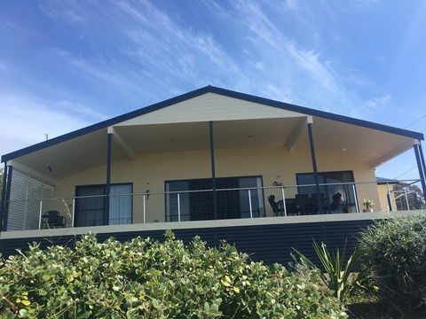 Blakeney Holiday House - Accommodation Daintree 2