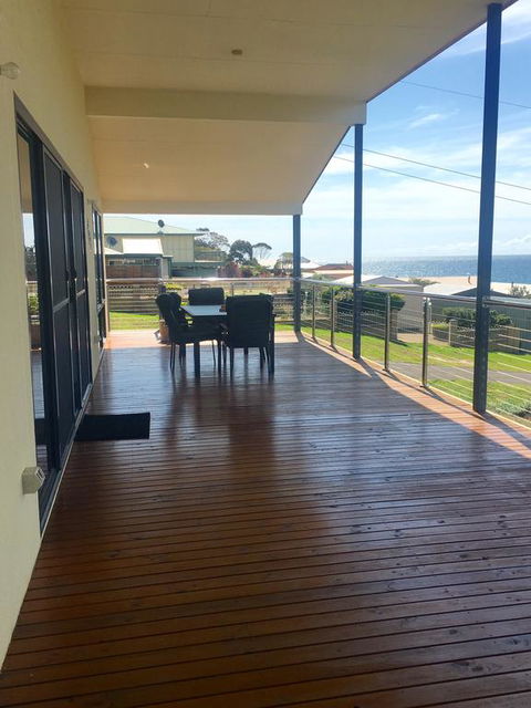 Blakeney Holiday House - Accommodation Daintree 3