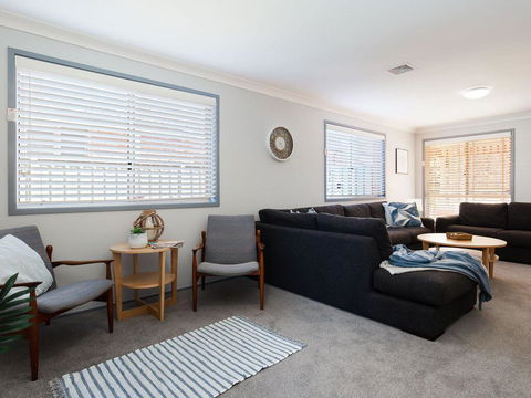Blue Bay, 83a Rocky Point Road - Foxtel & Air Conditioning Downstairs - Accommodation Daintree 1
