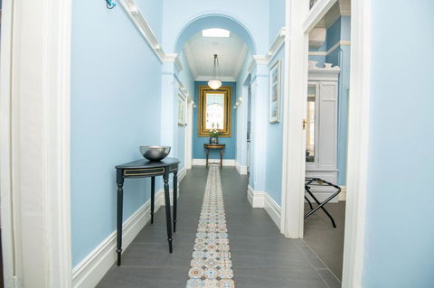 Blue Door Apartments Heritage Charm In CBD - Accommodation Daintree 3