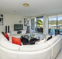 Blue on Blue Penthouse Apartment 335 - Accommodation Daintree
