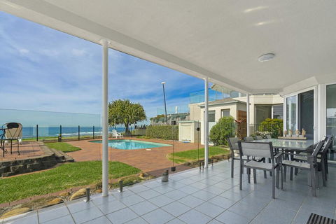 Blueys On The Bay- Blue Bay - Accommodation Daintree 2