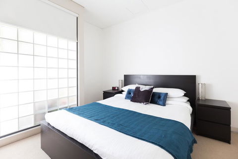 Bold, Modern 1 Bed 10 Mins From The City - Accommodation Daintree 2